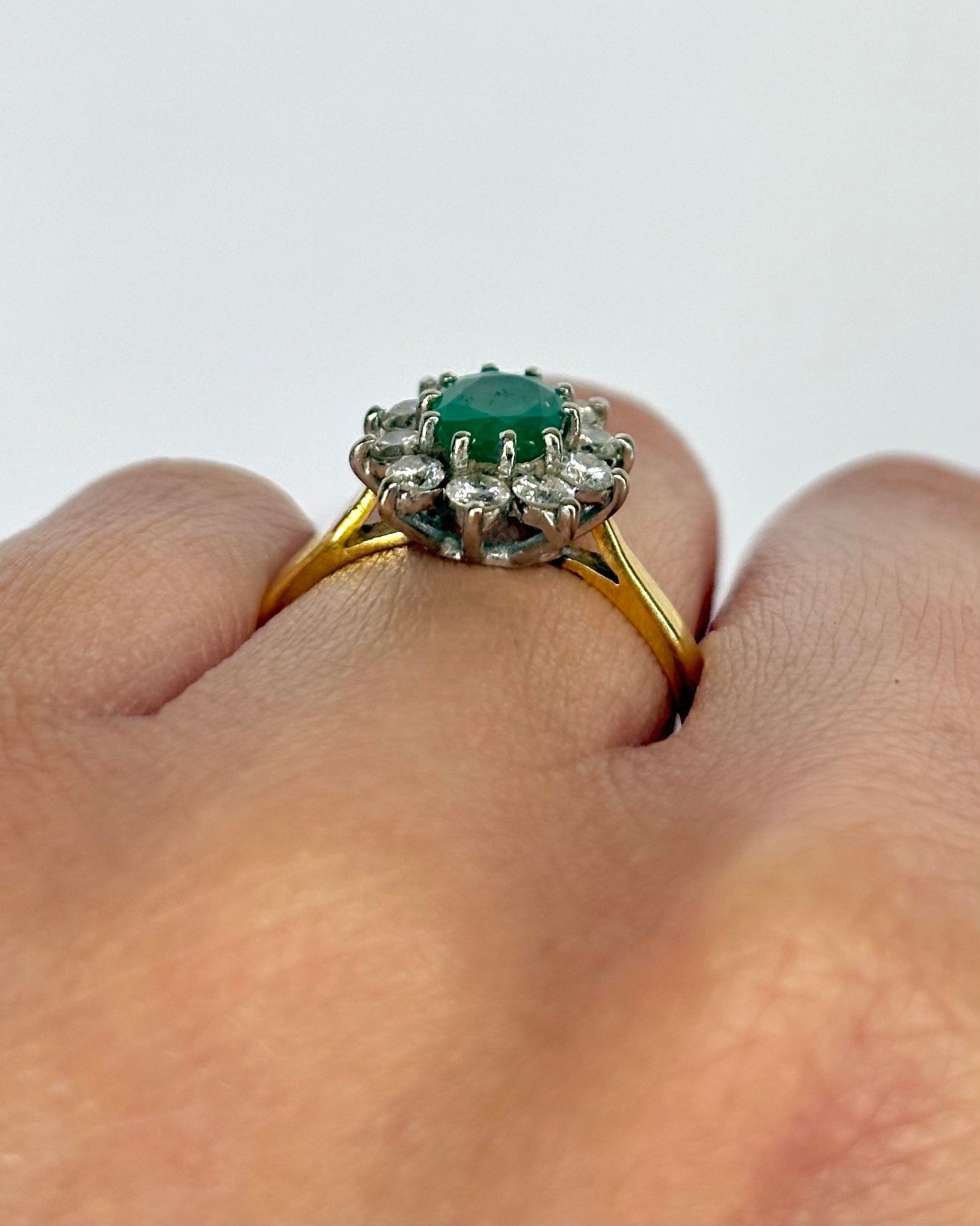 Bague Marguerite Émeraude 0.70 carat &amp; Diamants "Annabelle" - Elliade Paris