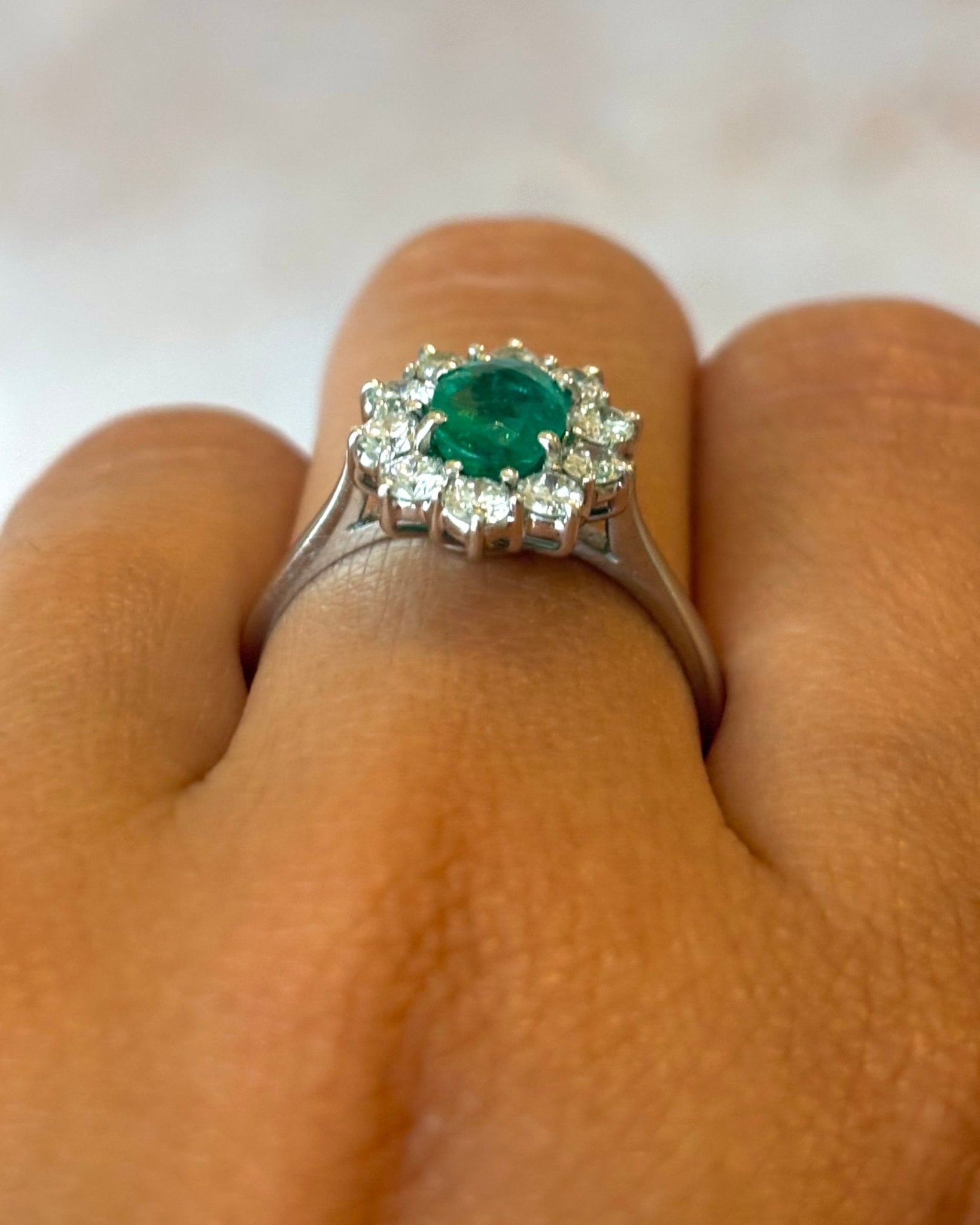Bague Marguerite Émeraude 0.73 carat &amp; Diamants 0.60 carat "Georgia" - Elliade Paris