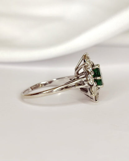 Bague Marguerite Émeraude 0.75 carat &amp; Diamants 0.80 carat "Théa" - Elliade Paris