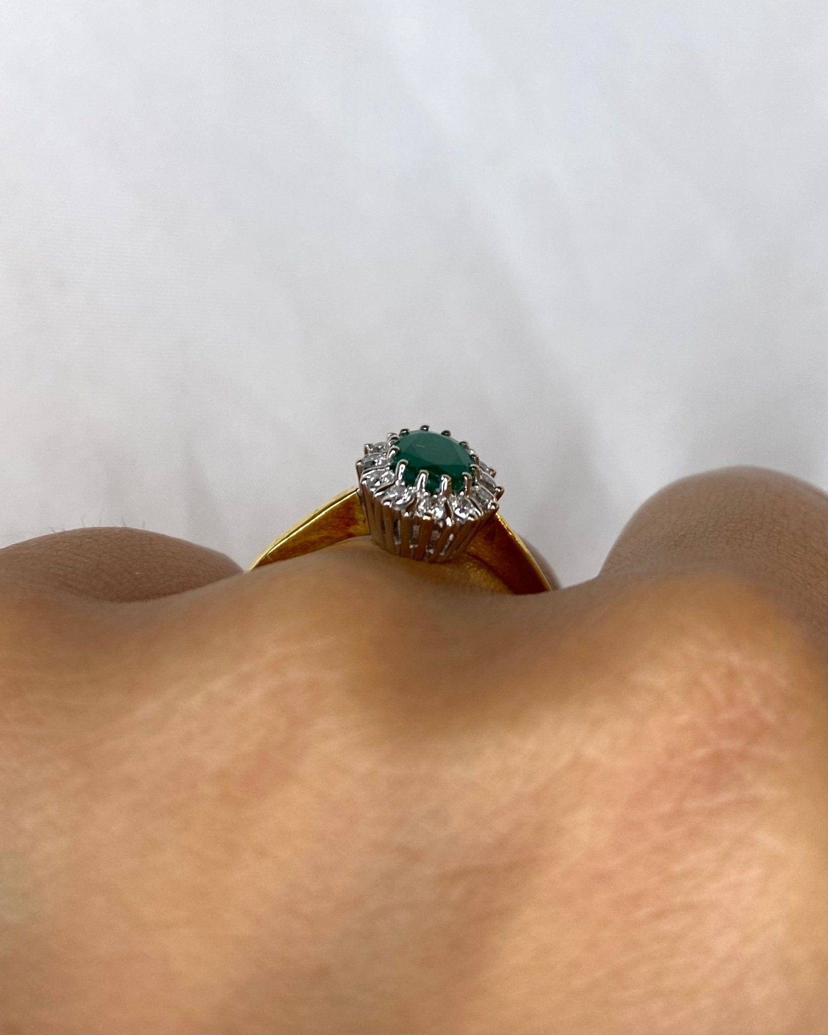 Bague Marguerite Émeraude 0.76 carat &amp; 12 Diamants "Selma" - Elliade Paris
