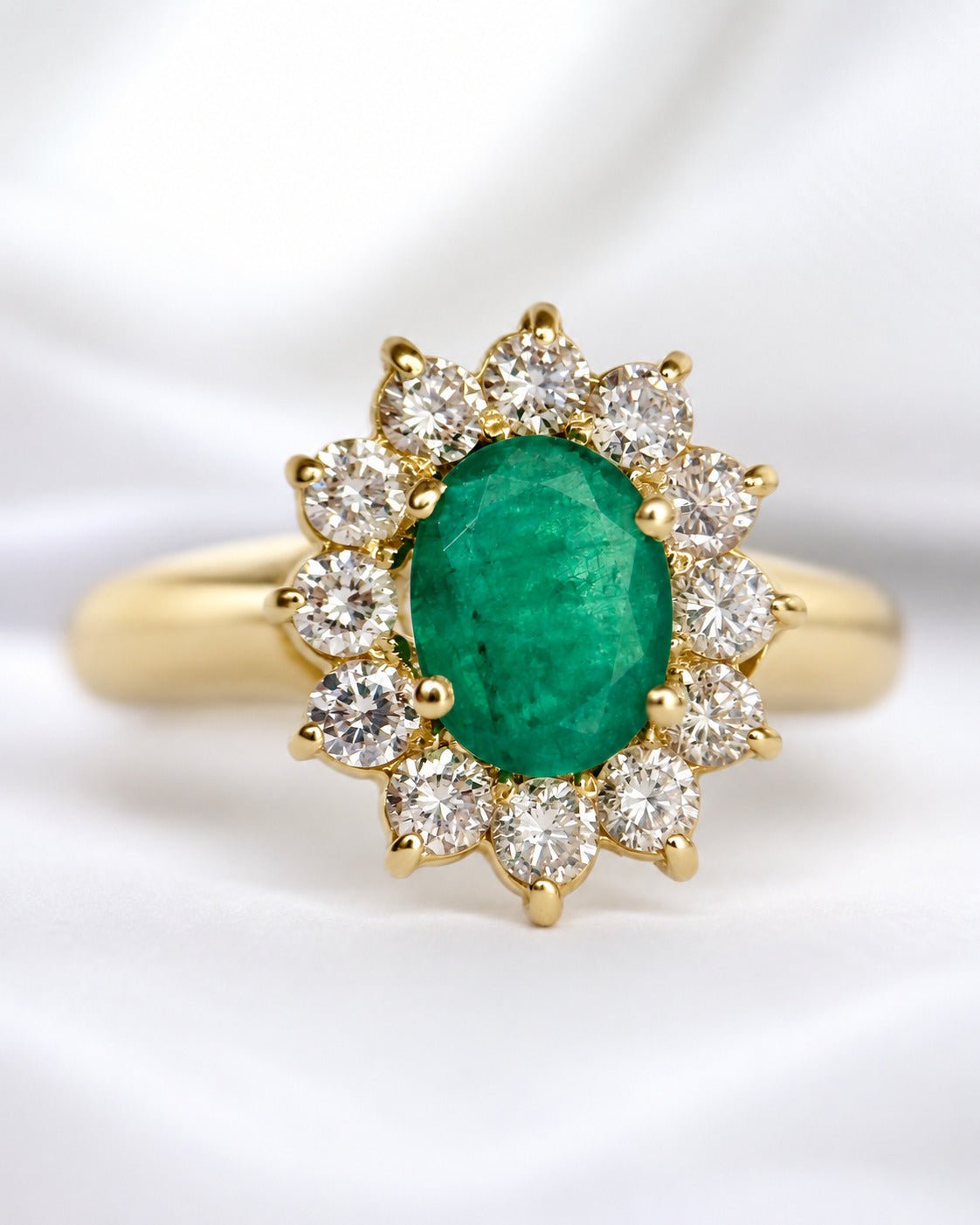 Bague Marguerite Émeraude 0.76 carat &amp; Diamants 0.48 carat "Eglantine" - Elliade Paris