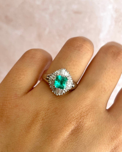 Bague Marguerite Émeraude 0.78 carat &amp; 44 Diamants "Amalia" - Elliade Paris