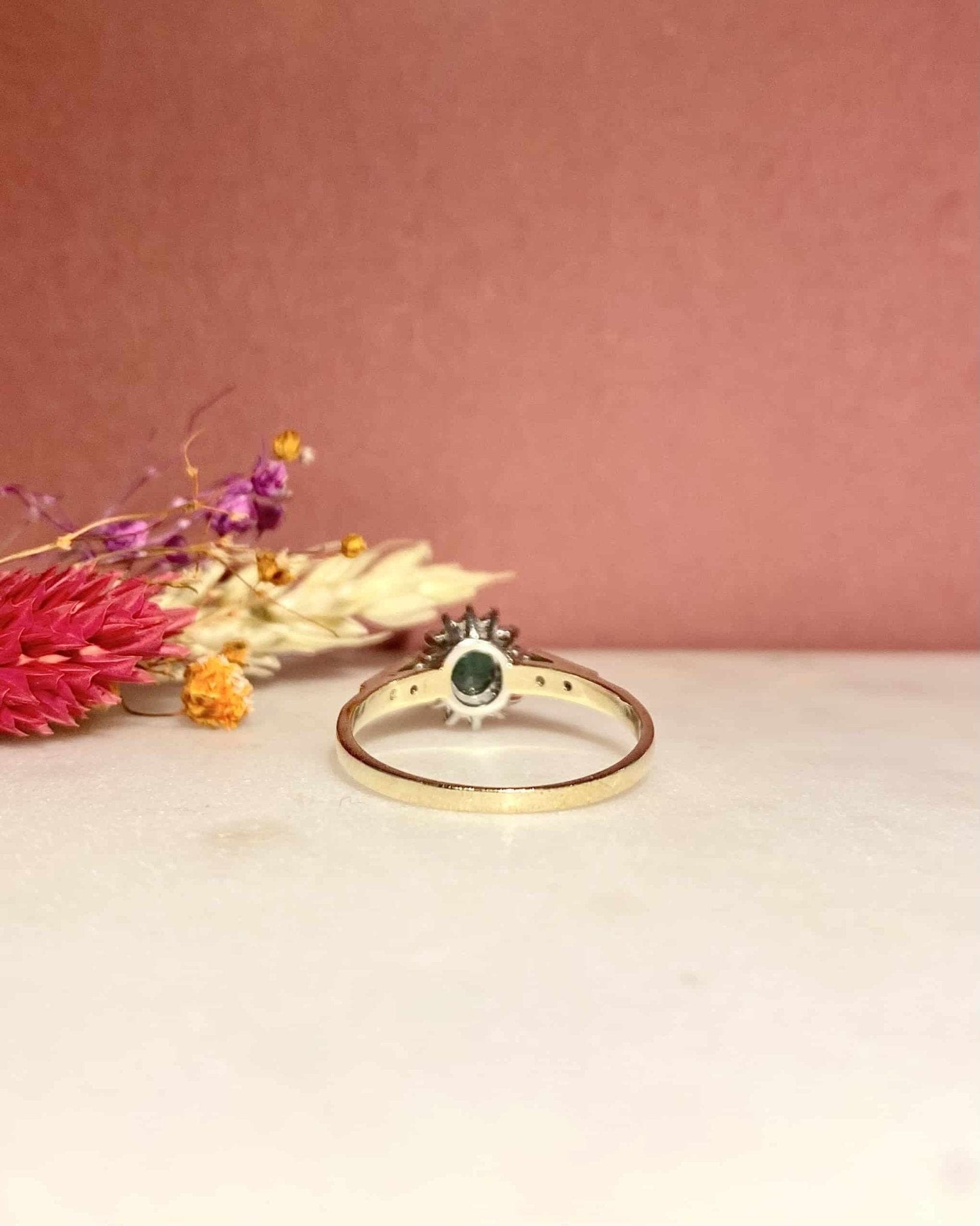 Bague Marguerite Émeraude 0.80 carat &amp; Diamants 0.50 carat "Salima" - Elliade Paris