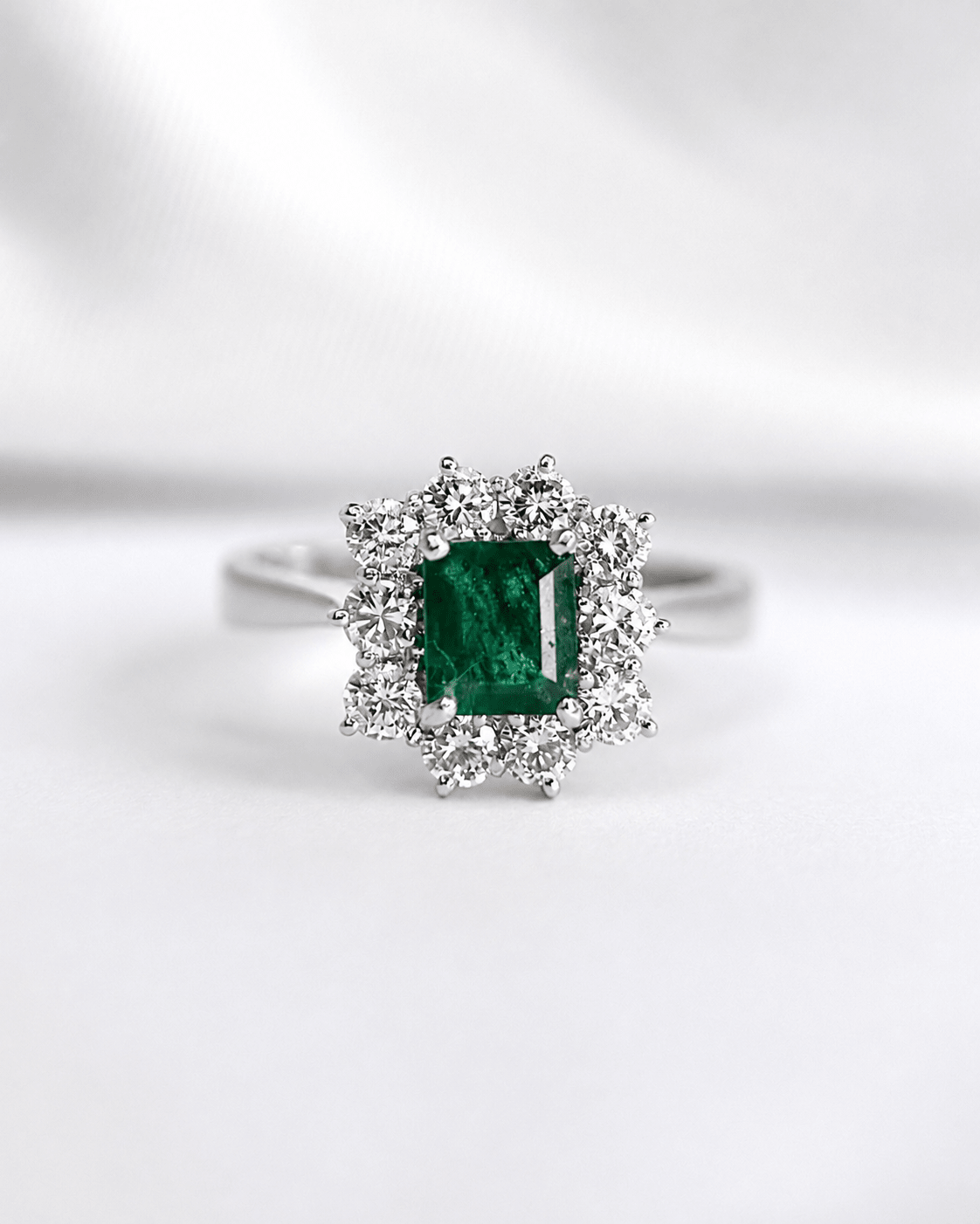 Bague Marguerite Émeraude 0.80 carat &amp; Diamants 0.60 carat "Célia" - Elliade Paris