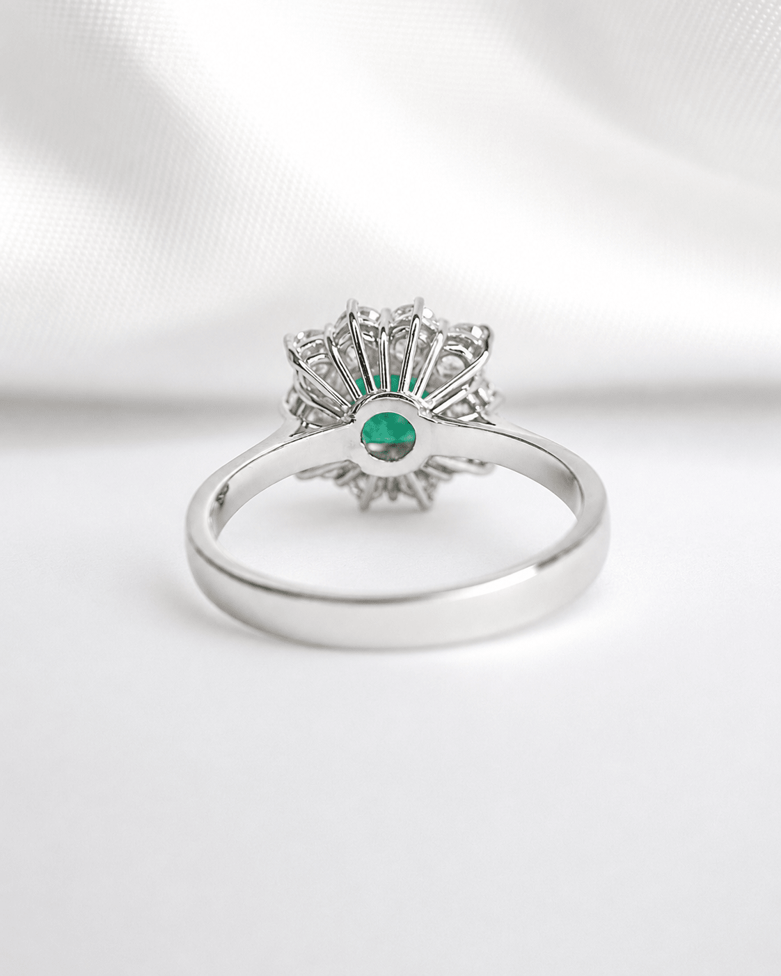 Bague Marguerite Émeraude 0.80 carat &amp; Diamants 0.60 carat "Célia" - Elliade Paris