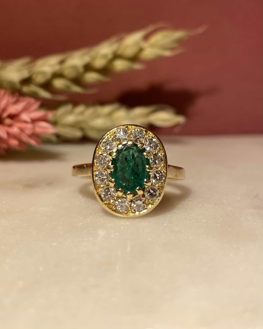 Bague Marguerite Émeraude 0.80 carat &amp; Diamants 0.72 carat &quot;Louison&quot; - Elliade Paris