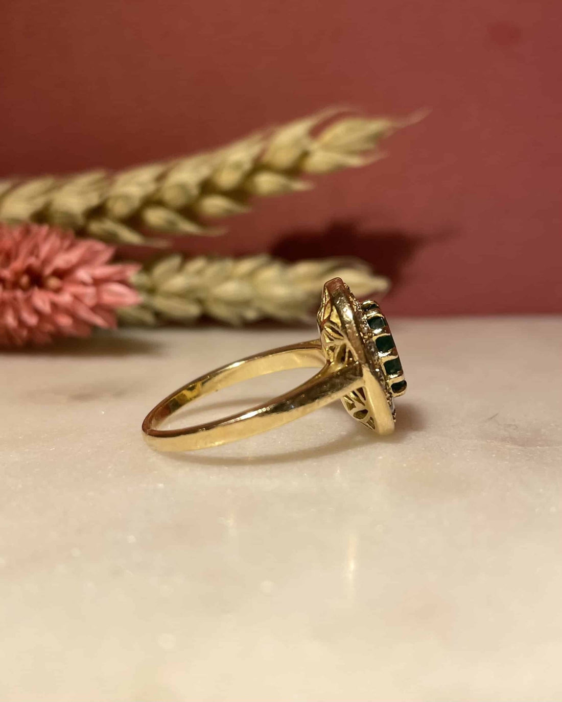 Bague Marguerite Émeraude 0.80 carat &amp; Diamants 0.72 carat &quot;Louison&quot; - Elliade Paris