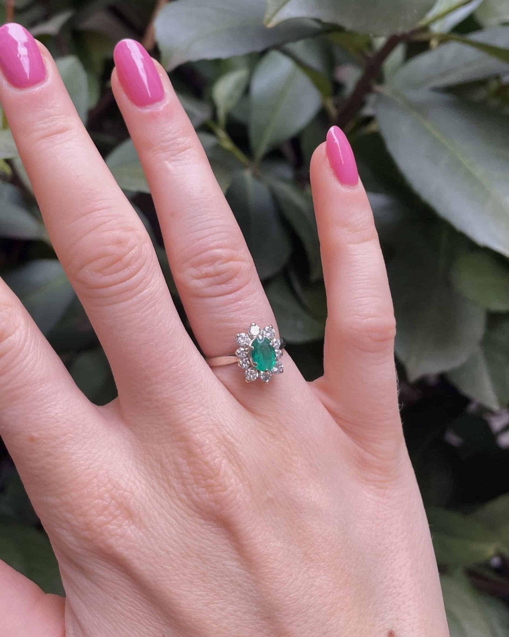 Bague Marguerite Émeraude 0.85 carat &amp; Diamants "Raphaella" - Elliade Paris