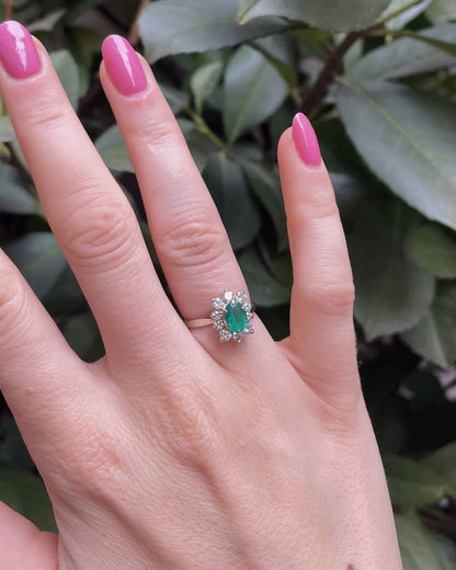 Bague Marguerite Émeraude 0.85 carat &amp; Diamants &quot;Raphaella&quot; - Elliade Paris