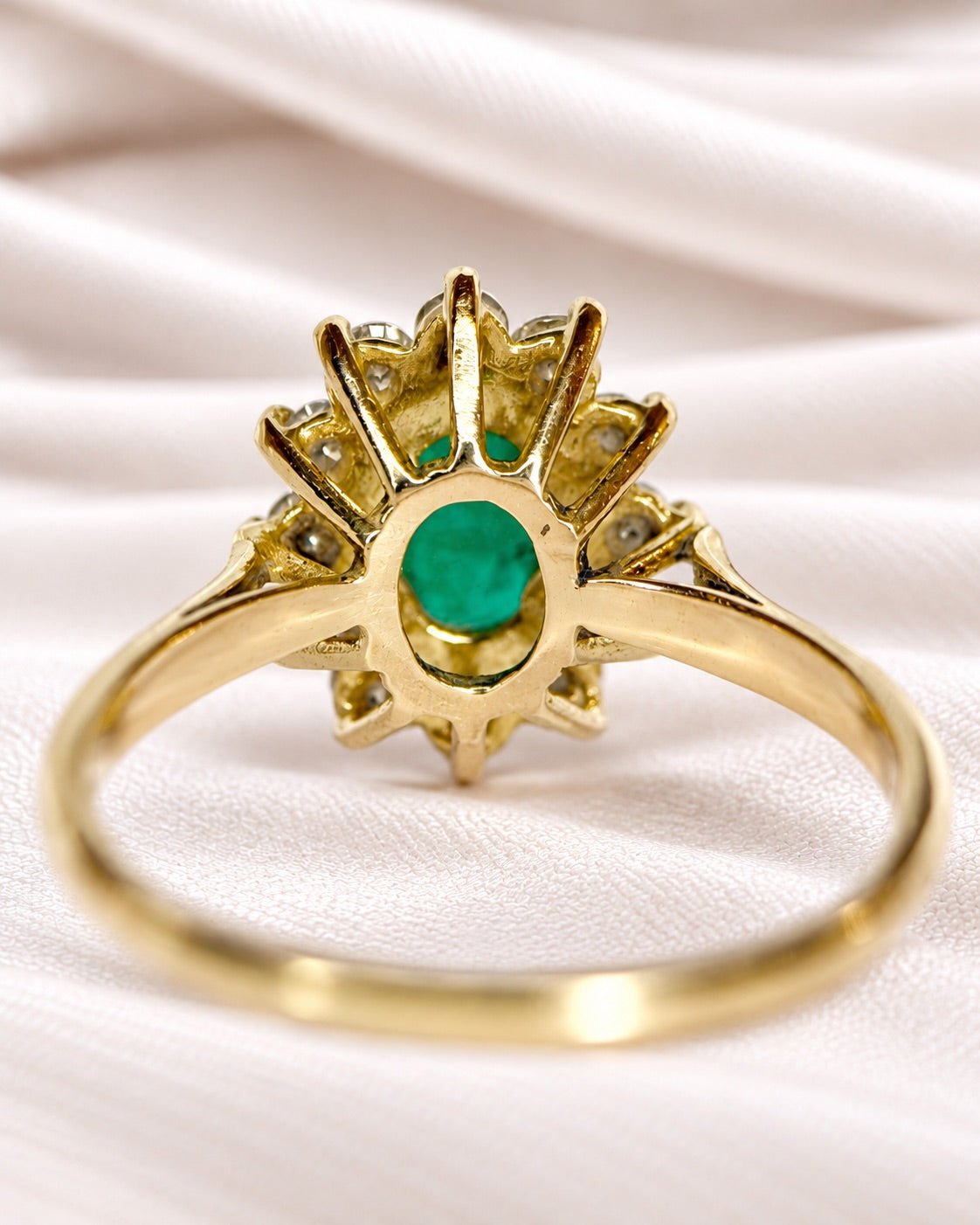 Bague Marguerite Émeraude 0.87 carat &amp; Diamants 0.36 carat "Justine" - Elliade Paris