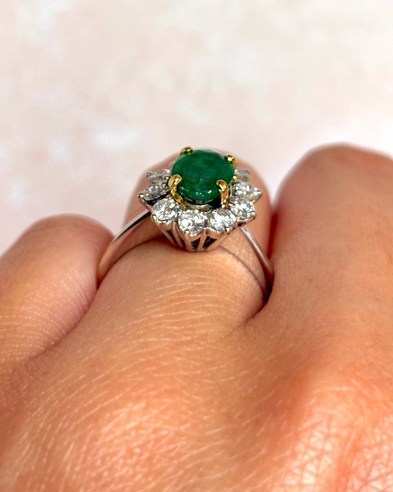 Bague Marguerite Émeraude 0.90 carat &amp; Diamants 0.50 carat "Amanda" - Elliade Paris
