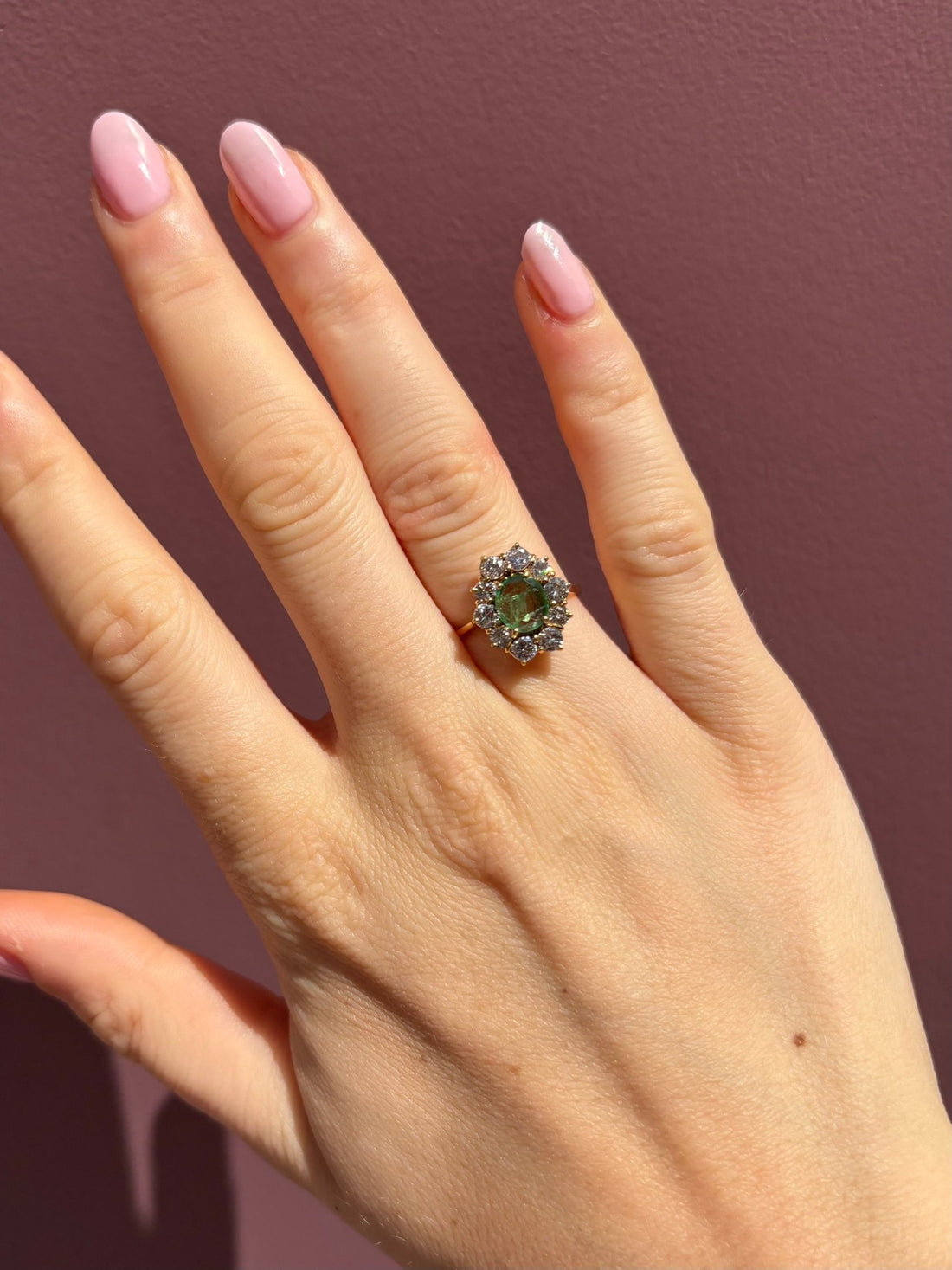 Bague Marguerite Emeraude 0.90 carat &amp; Diamants 0.92 carat &quot;Cyprie&quot; - Elliade Paris
