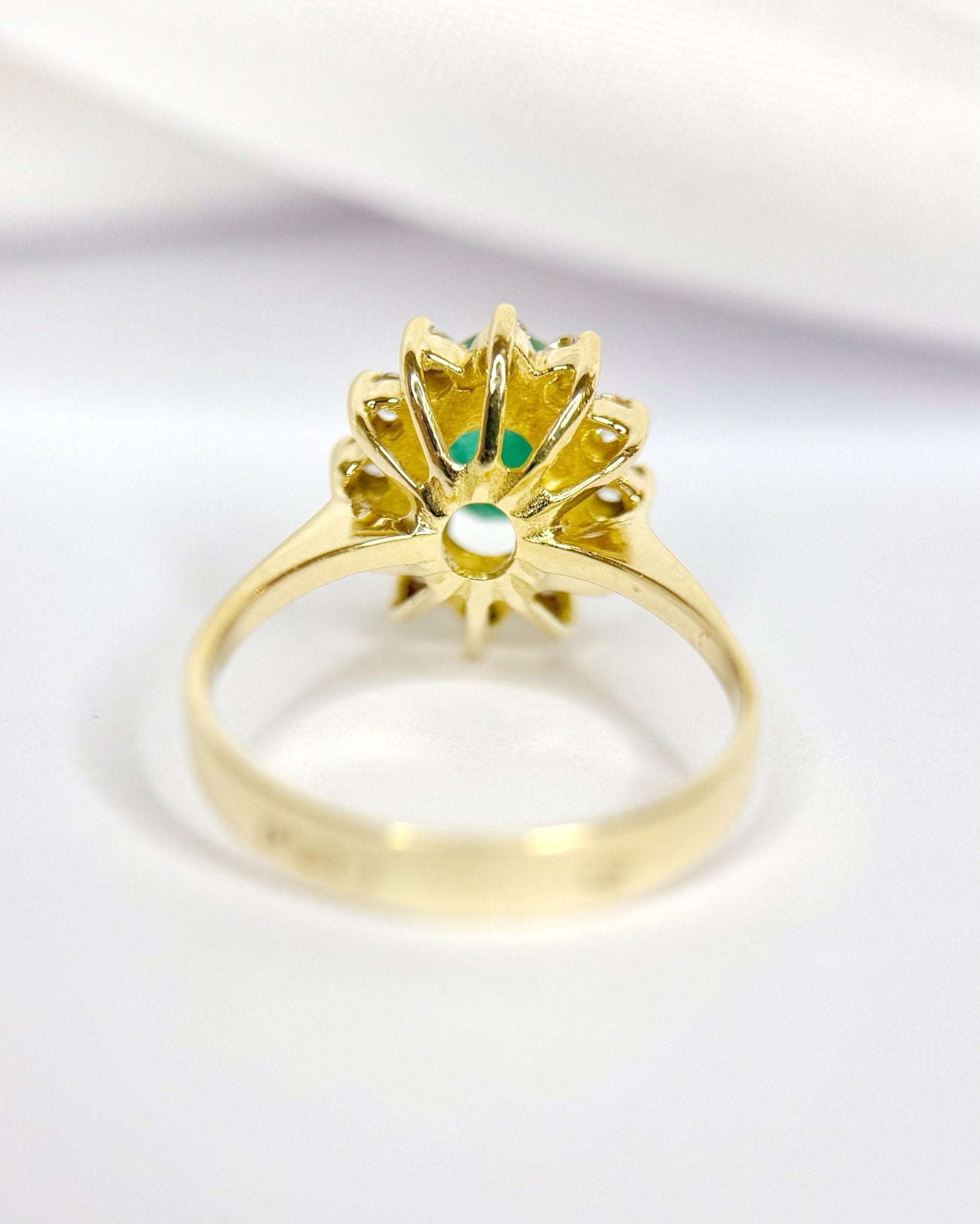Bague Marguerite Émeraude 0.90 carat &amp; Diamants 4,01g "Pauline" - Elliade Paris