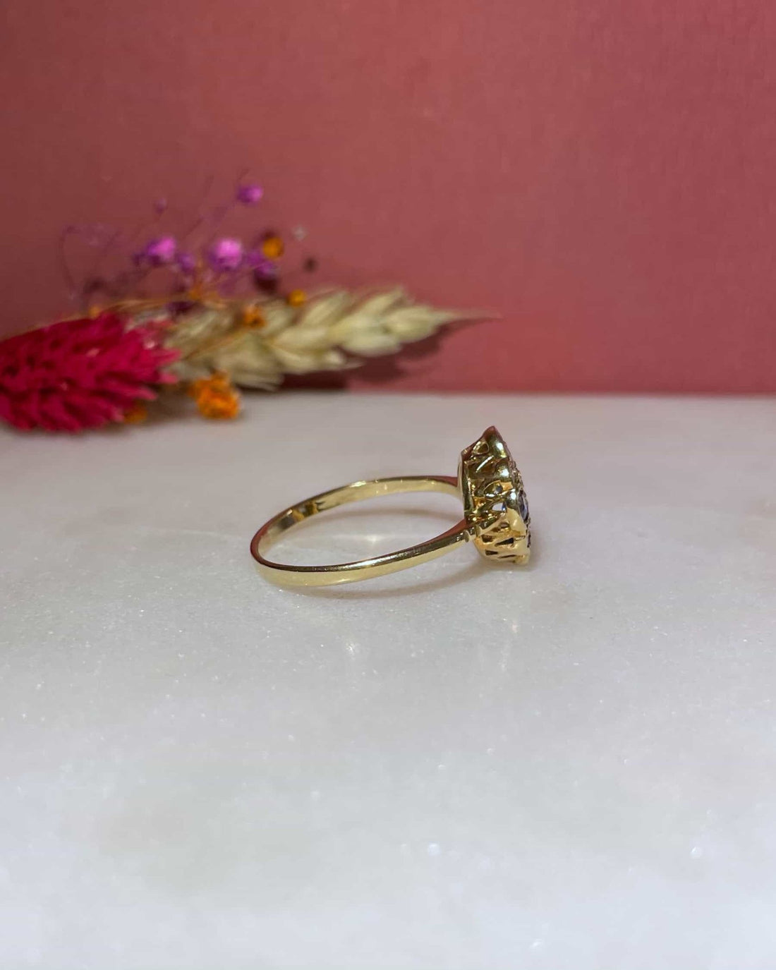Bague Marguerite Émeraude 0.90 carat &amp; Diamants &quot;Sarita&quot; - Elliade Paris