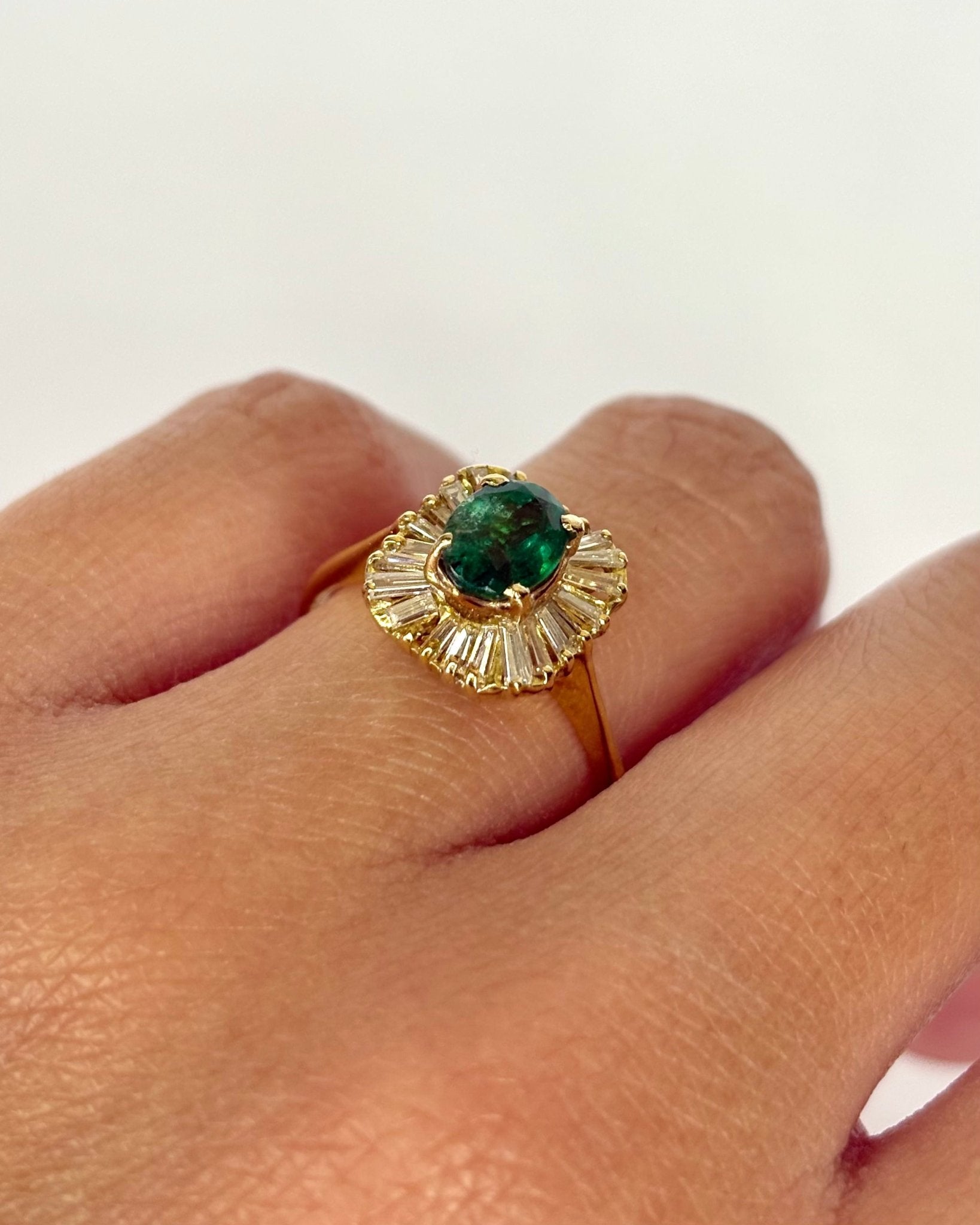 Bague Marguerite Émeraude 0.95 ct &amp; 22 Diamants "Albane" - Elliade Paris