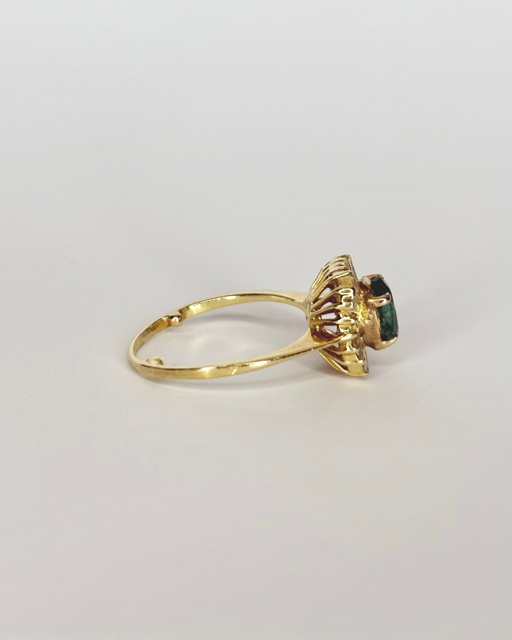 Bague Marguerite Émeraude 0.95 ct &amp; 22 Diamants "Albane" - Elliade Paris