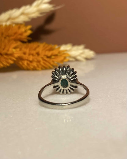 Bague Marguerite Émeraude 1 carat &amp; 10 Diamants &quot;Andrea&quot; - Elliade Paris