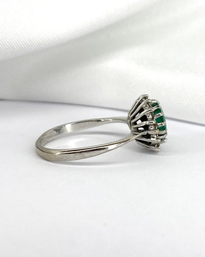 Bague Marguerite Émeraude 1 carat &amp; 16 Diamants &quot;Théomire&quot; - Elliade Paris
