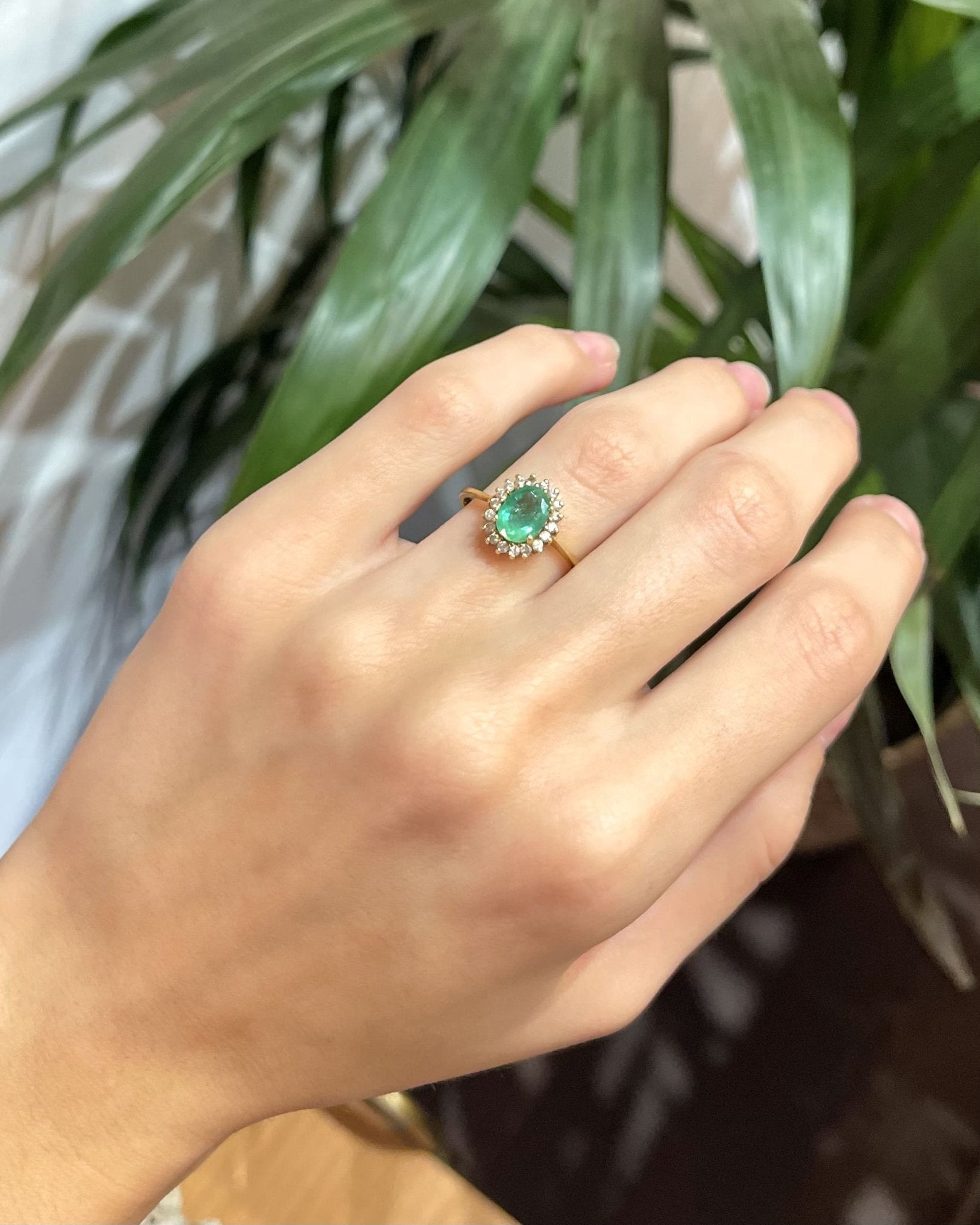 Bague Marguerite Emeraude 1 Carat &amp; 18 Diamants &quot;Tabia&quot; - Elliade Paris