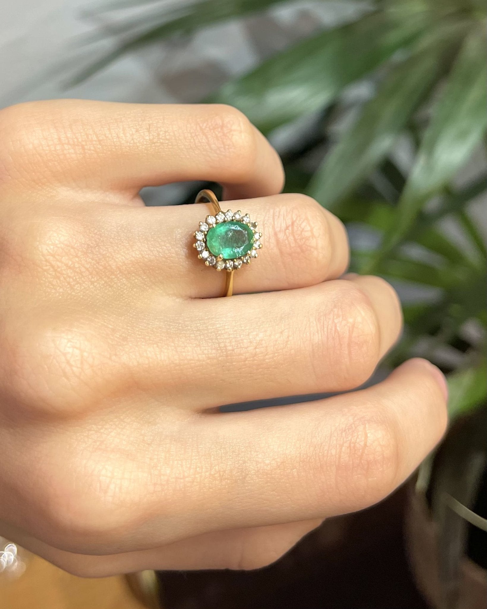 Bague Marguerite Emeraude 1 Carat &amp; 18 Diamants &quot;Tabia&quot; - Elliade Paris
