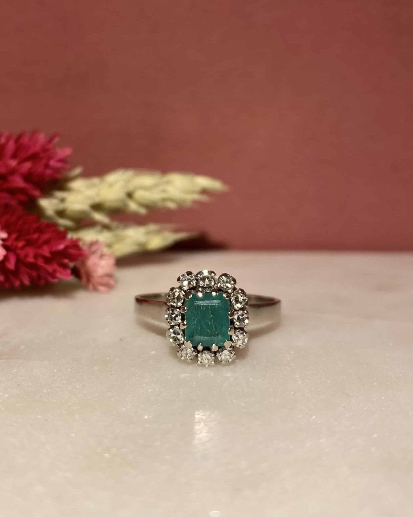 Bague Marguerite Émeraude 1 carat &amp; Diamants &quot;Cléophée&quot; - Elliade Paris