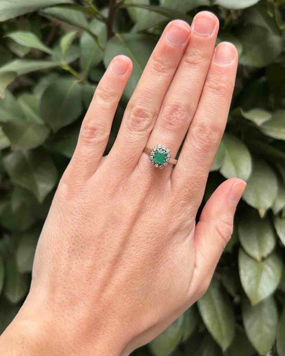 Bague Marguerite Émeraude 1 carat &amp; Diamants &quot;Cléophée&quot; - Elliade Paris
