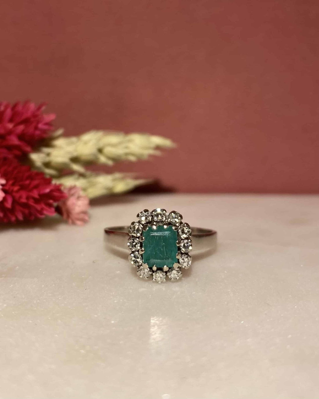Bague Marguerite Émeraude 1 carat &amp; Diamants &quot;Cléophée&quot; - Elliade Paris