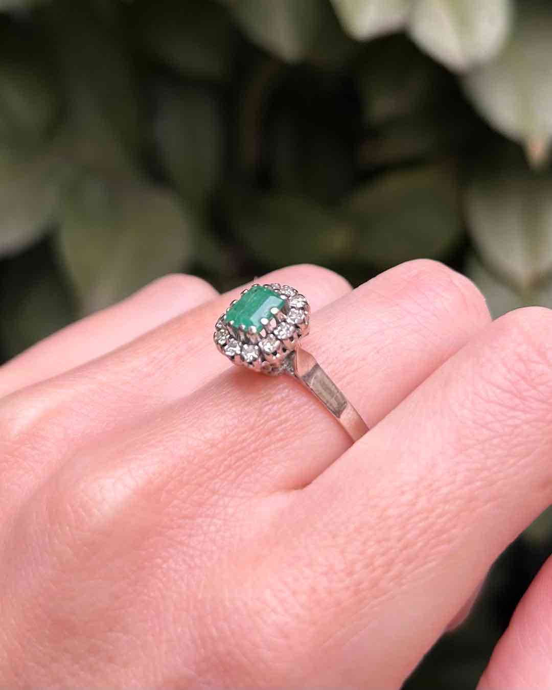 Bague Marguerite Émeraude 1 carat &amp; Diamants "Cléophée" - Elliade Paris