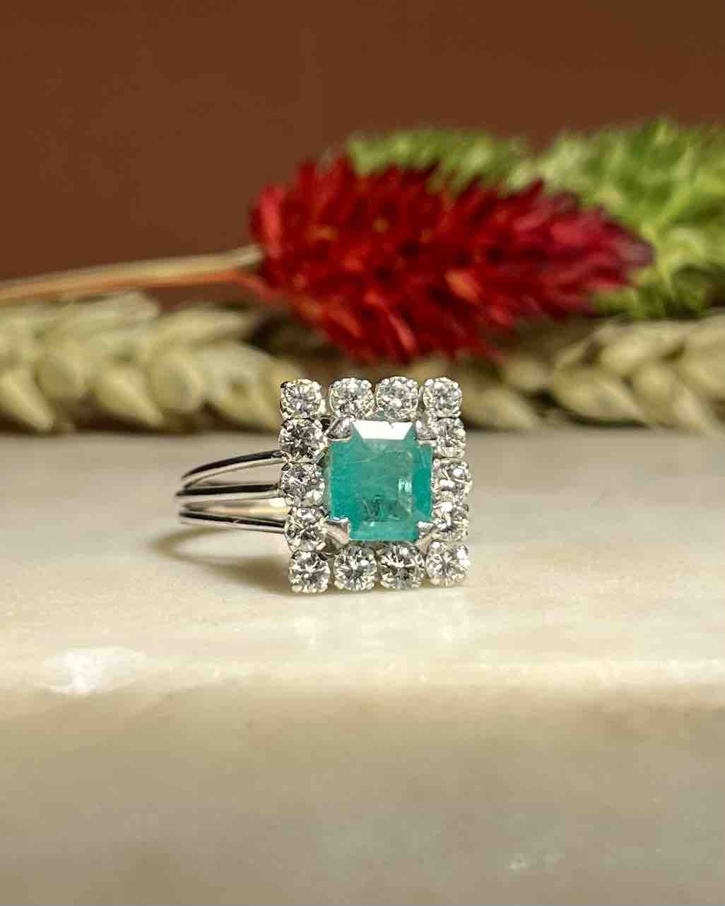 Bague Marguerite Émeraude 1 carat &amp; Diamants "Jamie" - Elliade Paris