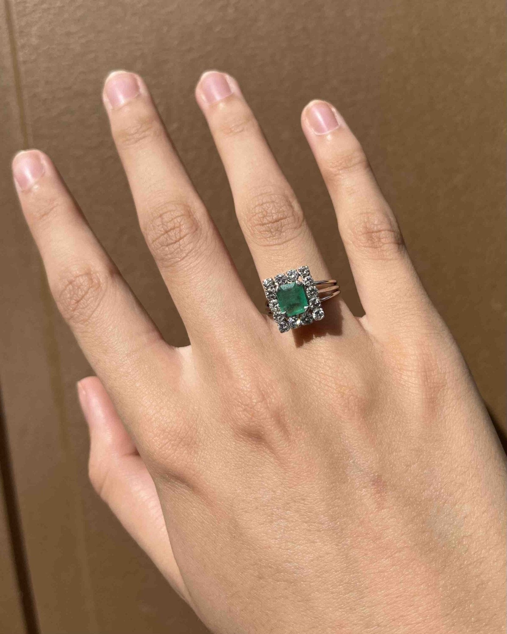 Bague Marguerite Émeraude 1 carat &amp; Diamants "Jamie" - Elliade Paris