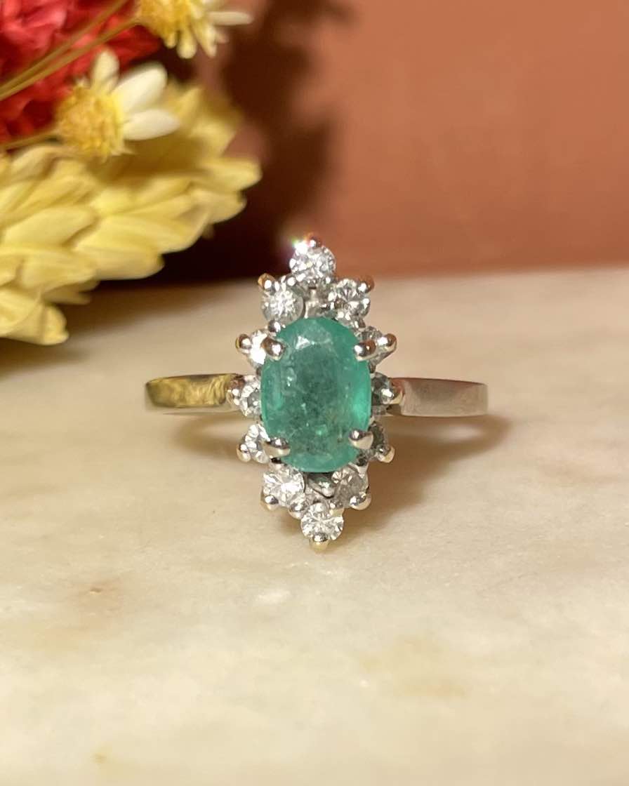 Bague Marguerite Émeraude 1 carat &amp; Diamants "Tanya" - Elliade Paris