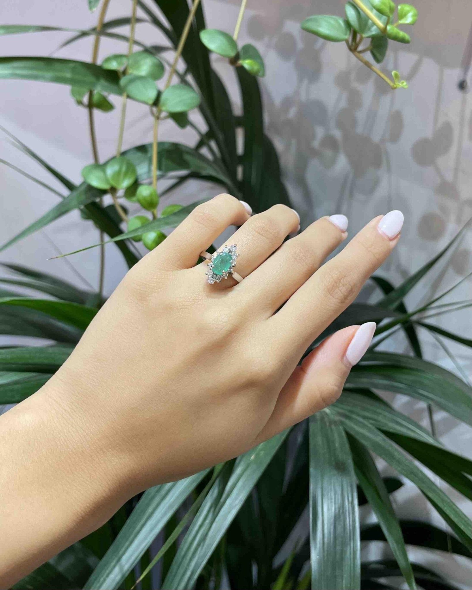 Bague Marguerite Émeraude 1 carat &amp; Diamants "Tanya" - Elliade Paris