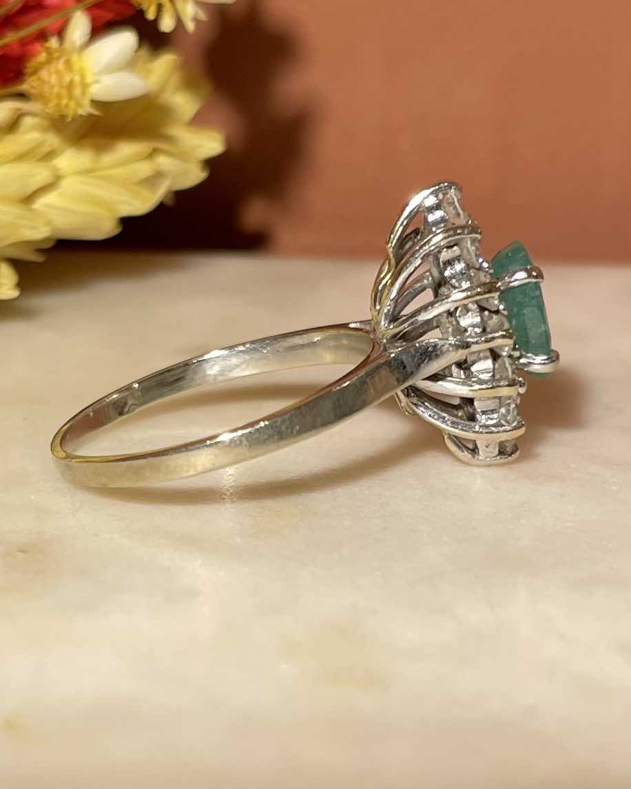 Bague Marguerite Émeraude 1 carat &amp; Diamants "Tanya" - Elliade Paris