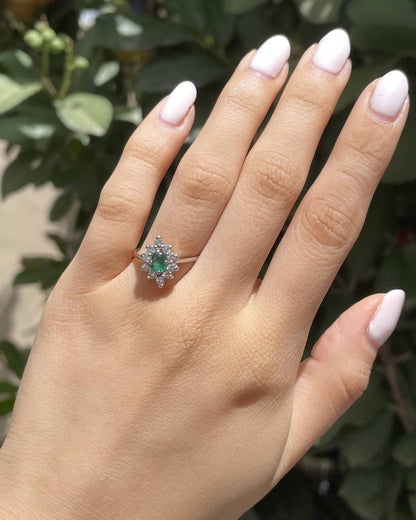 Bague Marguerite Émeraude &amp; 10 Diamants &quot;Josianne&quot; - Elliade Paris