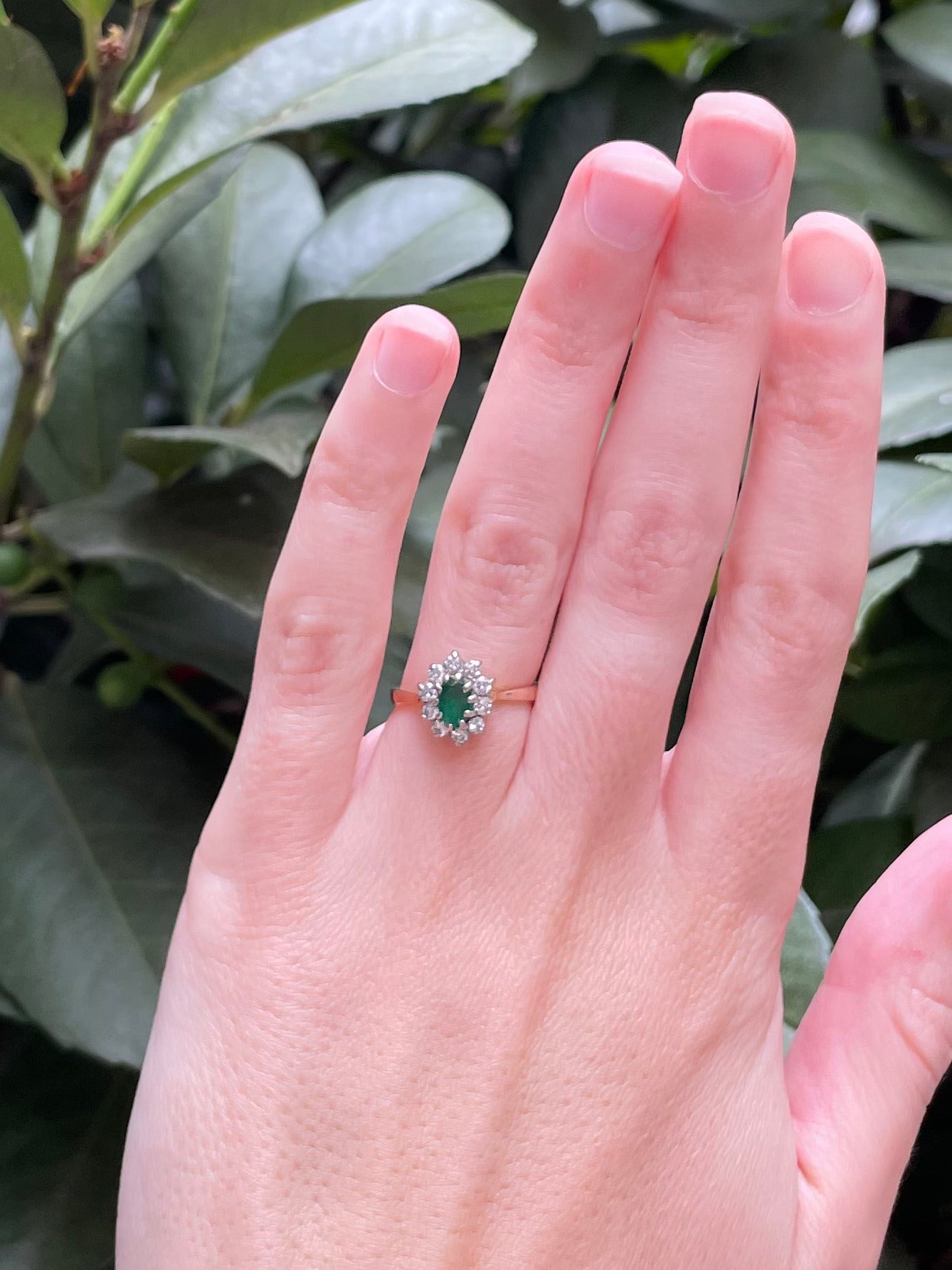 Bague Marguerite Émeraude &amp; 10 Diamants "Maureen" - Elliade Paris