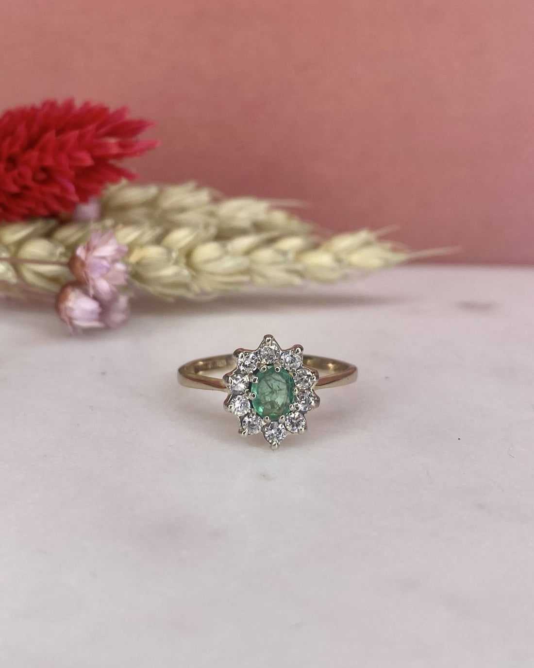 Bague Marguerite Émeraude &amp; 10 Diamants &quot;Victoria&quot; - Elliade Paris