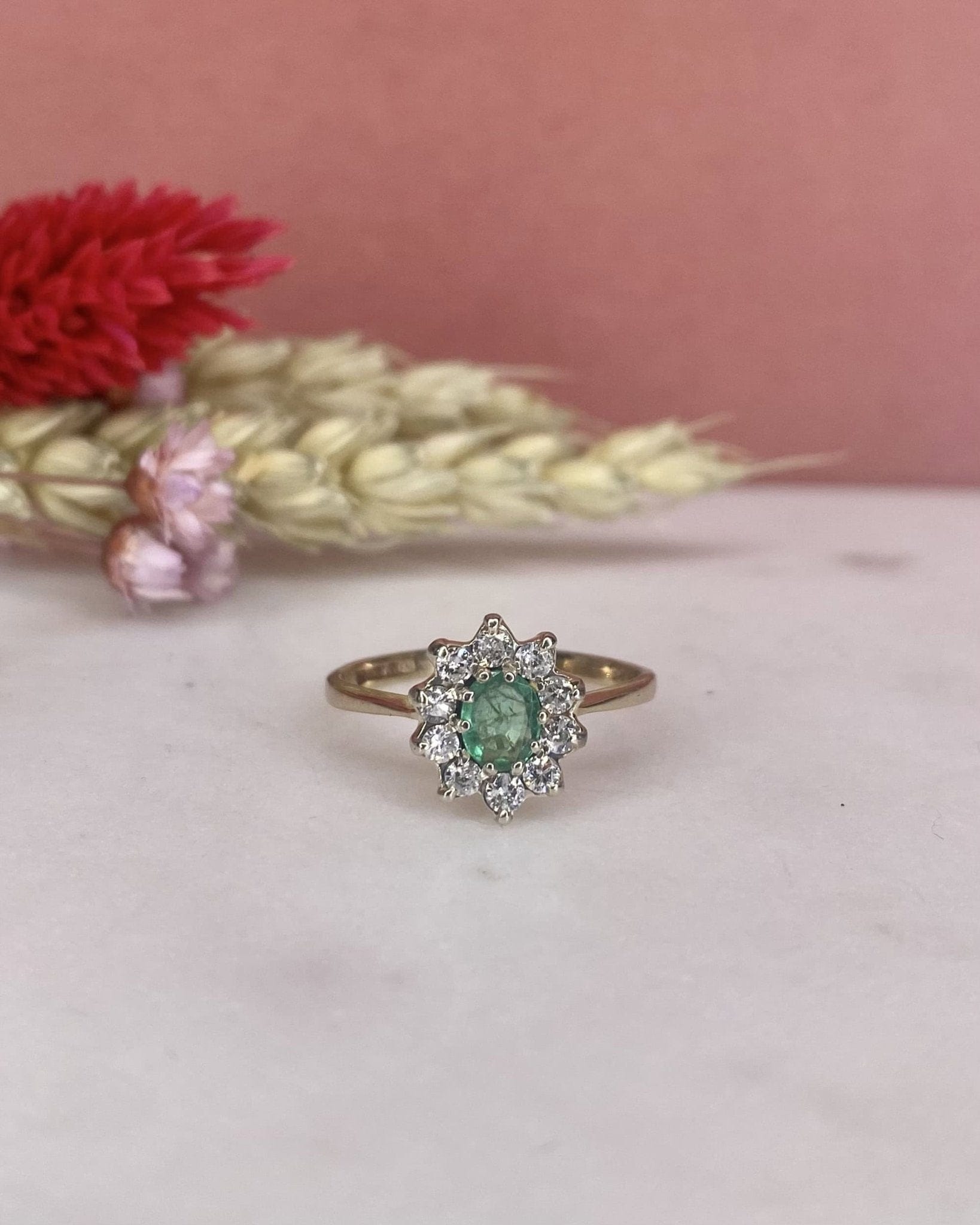 Bague Marguerite Émeraude &amp; 10 Diamants "Victoria" - Elliade Paris