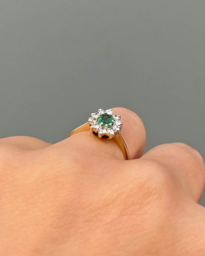 Bague Marguerite Émeraude &amp; 10 Diamants &quot;Victoria&quot; - Elliade Paris