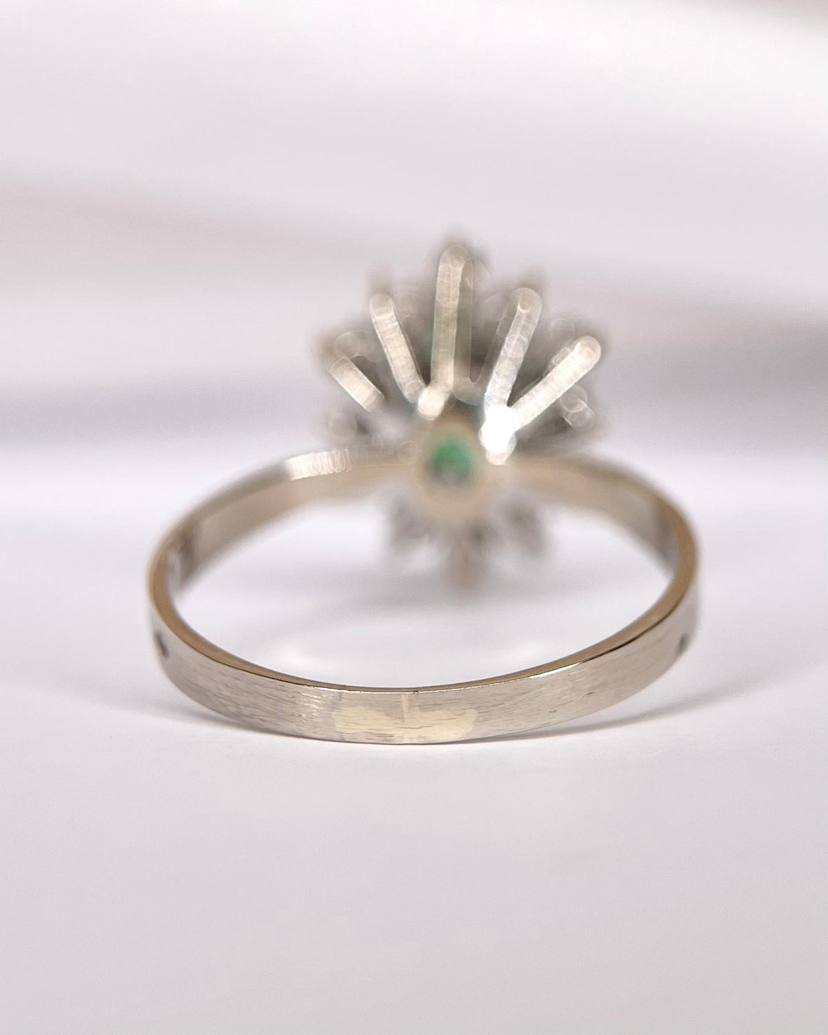 Bague Marguerite Émeraude 1.05 carat &amp; Diamants 0.48 carat "Dana" - Elliade Paris