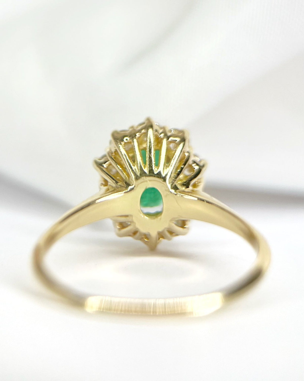Bague Marguerite Émeraude 1.08 carat &amp; Diamants 0.40 carat "Elina" - Elliade Paris