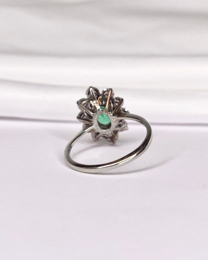 Bague Marguerite Émeraude 1.10 carat &amp; Diamants 1 carat "Aude" - Elliade Paris