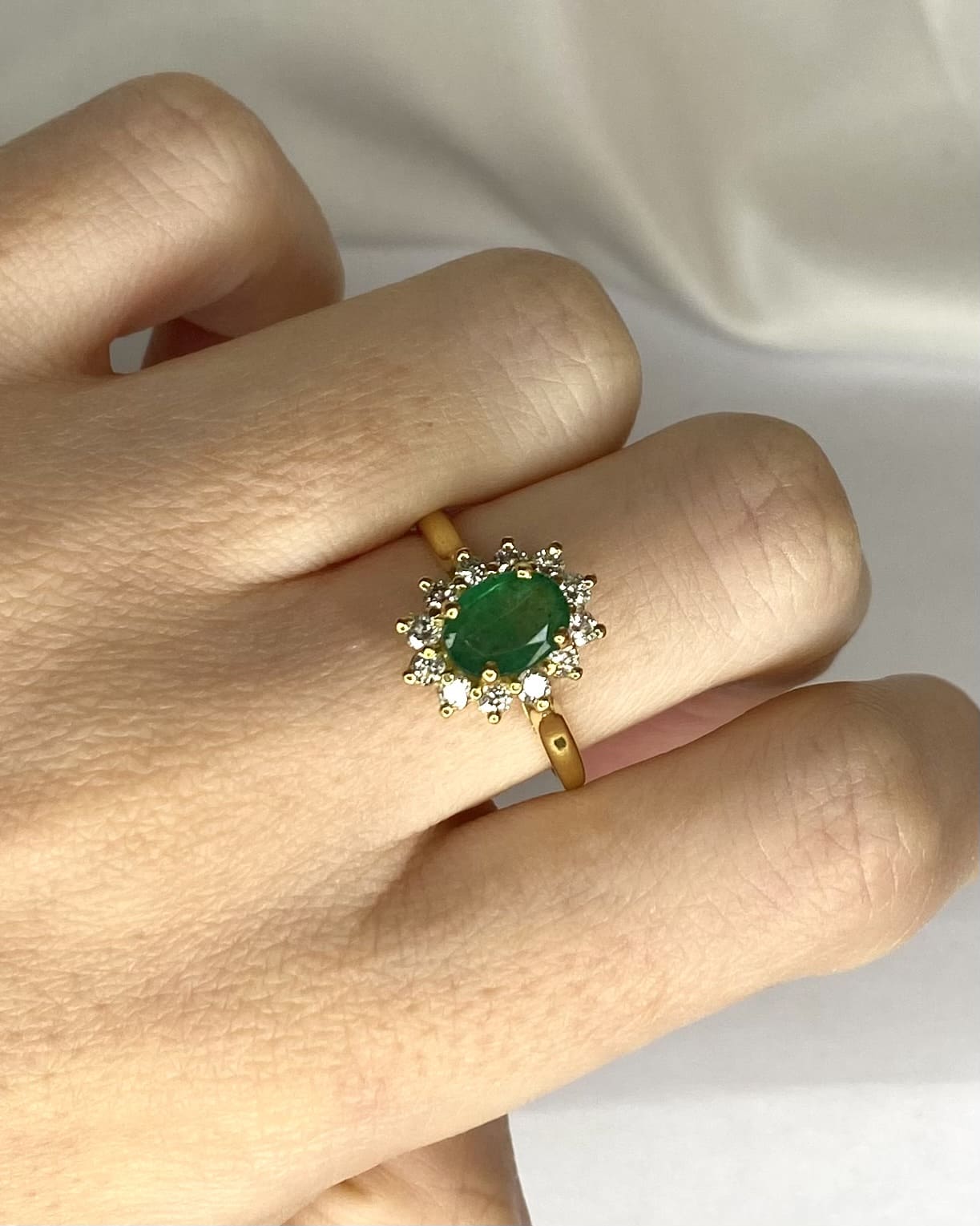 Bague Marguerite Émeraude 1.11 carat &amp; Diamants 0.48 carat "Maja" - Elliade Paris