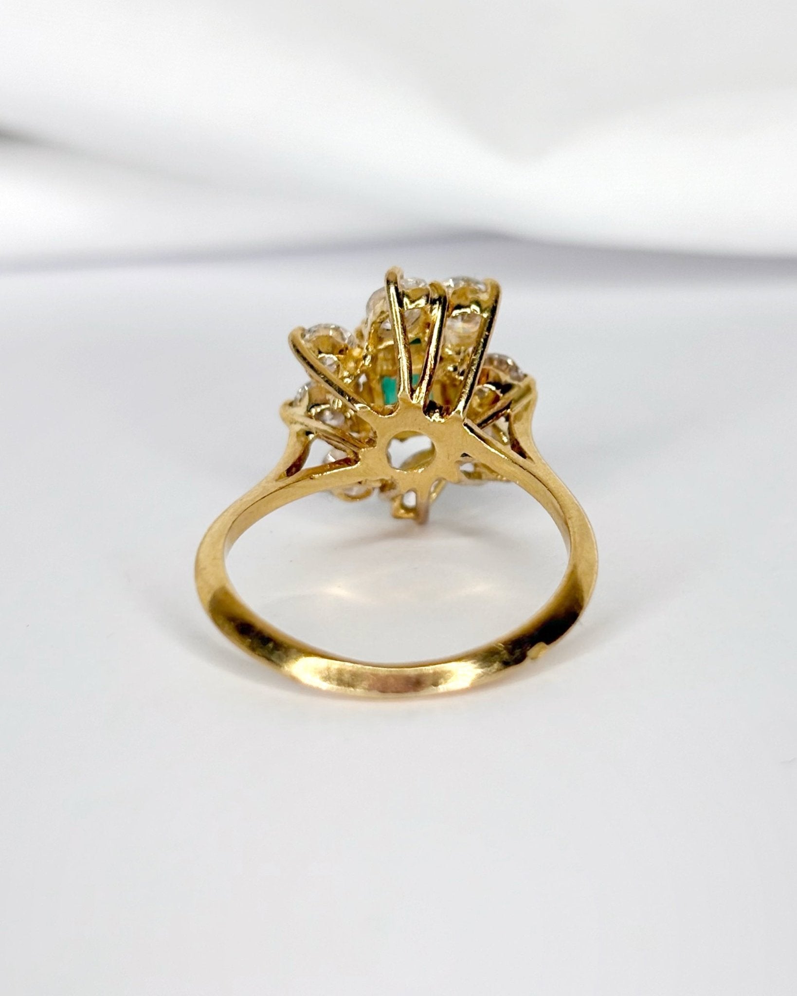 Bague Marguerite Émeraude 1.12 carat &amp; Diamants 0.84 carat "Fabia" - Elliade Paris