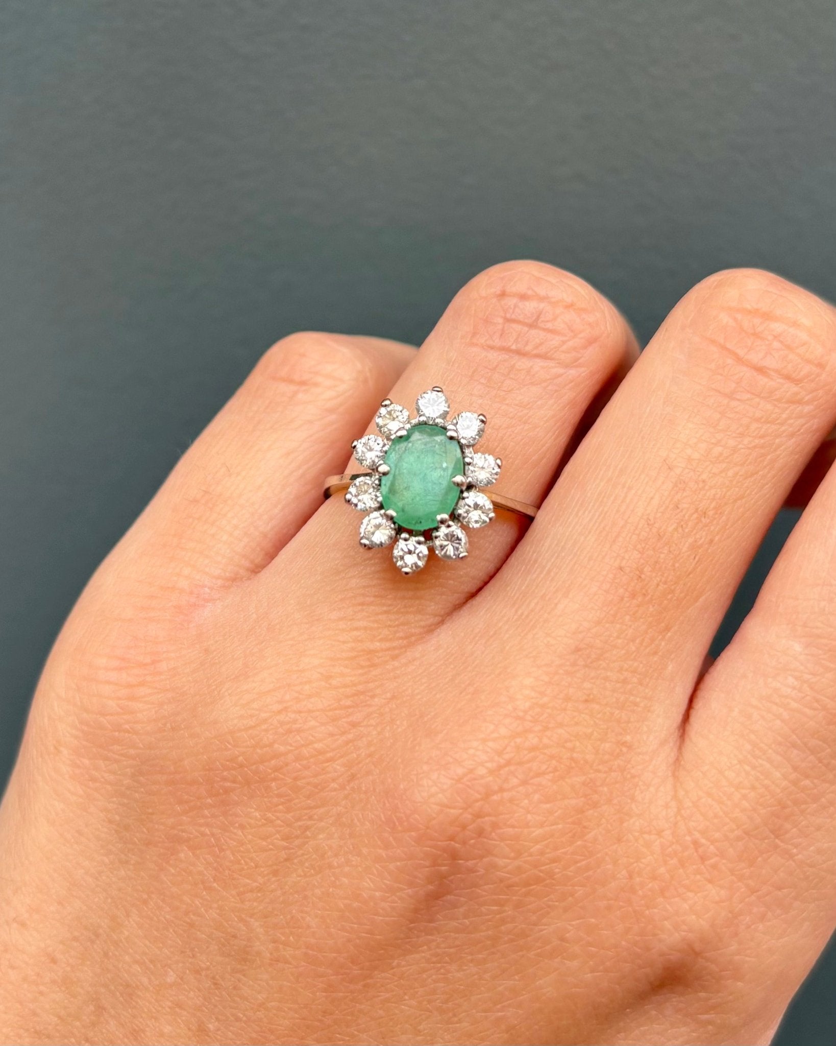 Bague Marguerite Émeraude 1.15 carat &amp; Diamants 0.70 carat "Stéphanie" - Elliade Paris