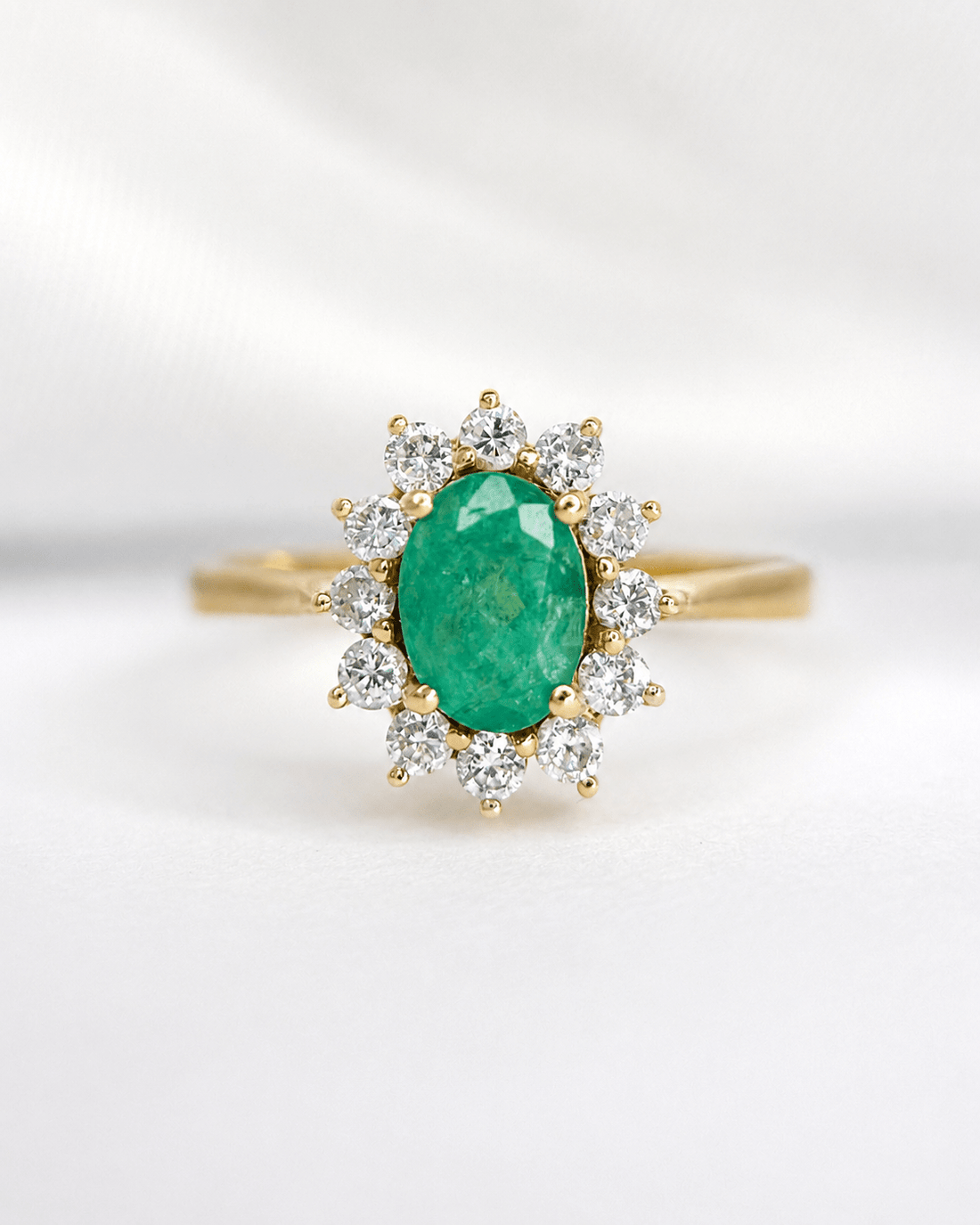 Bague Marguerite Émeraude 1.20 carat &amp; Diamants 0.60 carat 4,34g "Oriana" - Elliade Paris