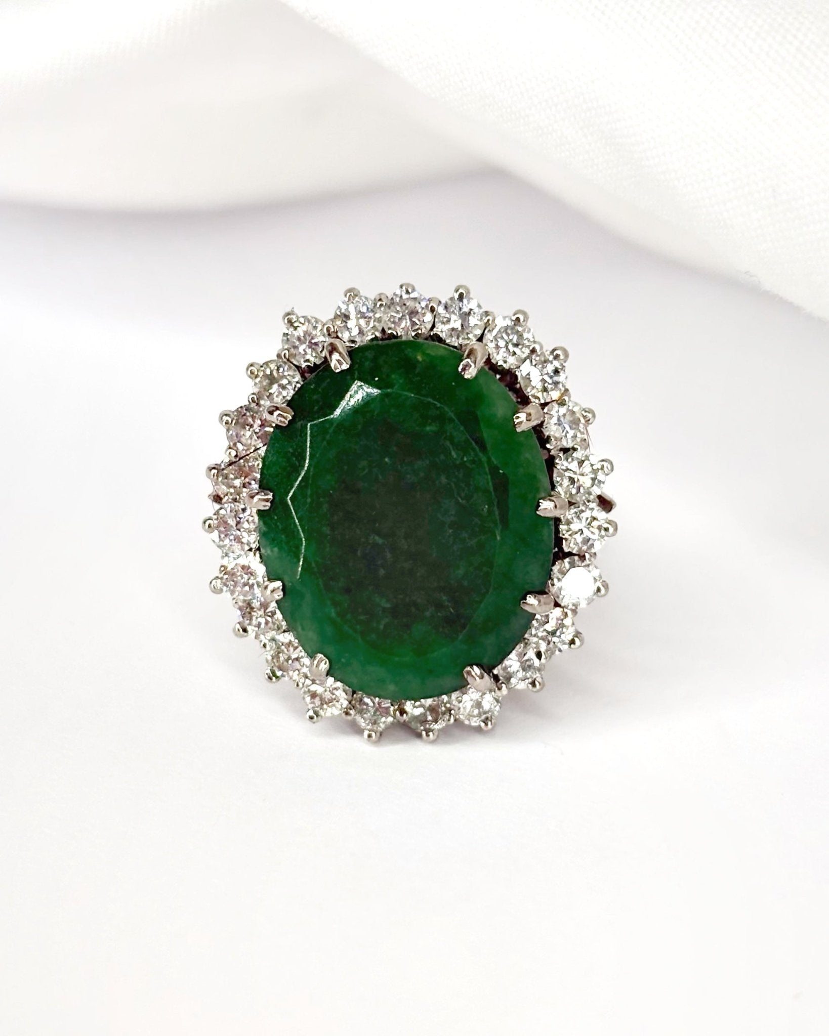 Bague Marguerite Émeraude 13.50 carats &amp; Diamants 1.38 carat "Clarence" - Elliade Paris