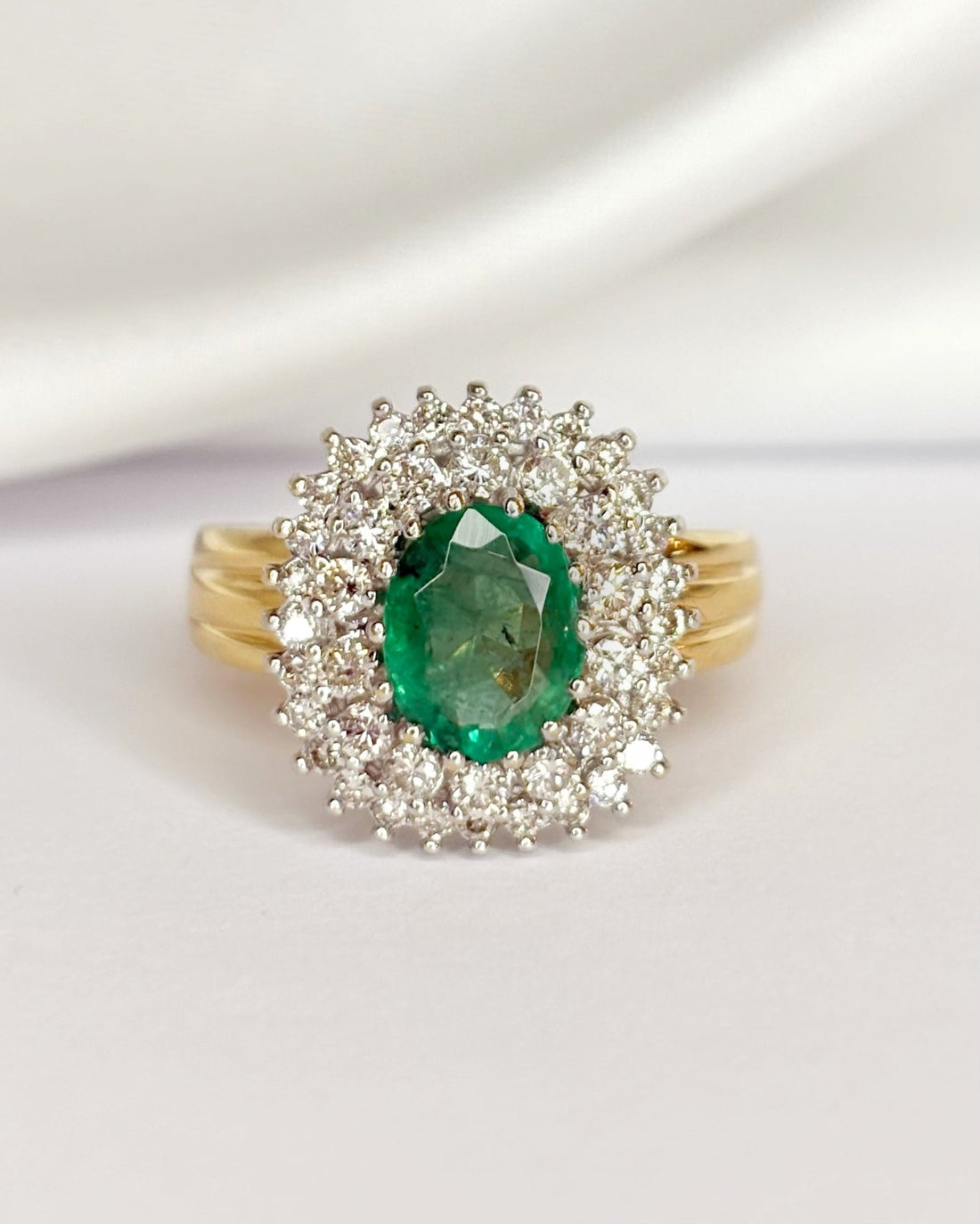 Bague Marguerite Émeraude 1.40 carat &amp; Diamants 0.84 carat "Maia" - Elliade Paris
