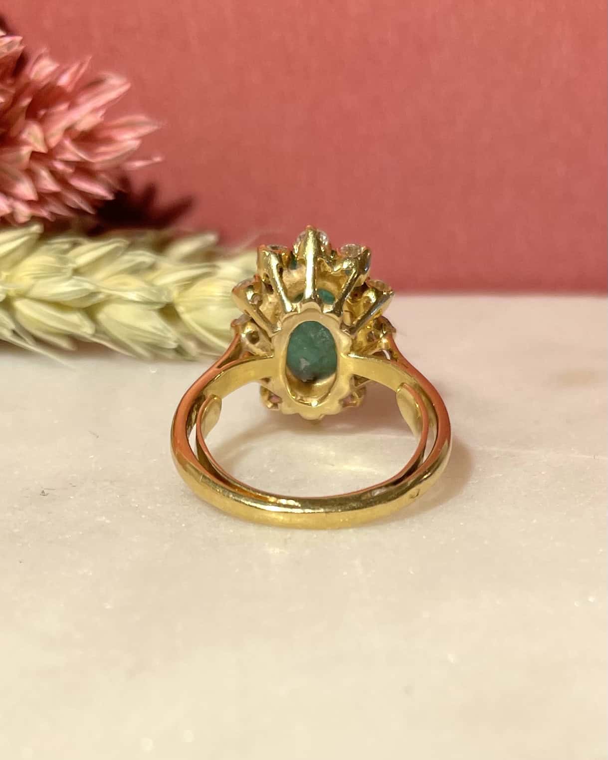 Bague Marguerite Émeraude 1.40 Carat &amp; Diamants "Pippa" - Elliade Paris