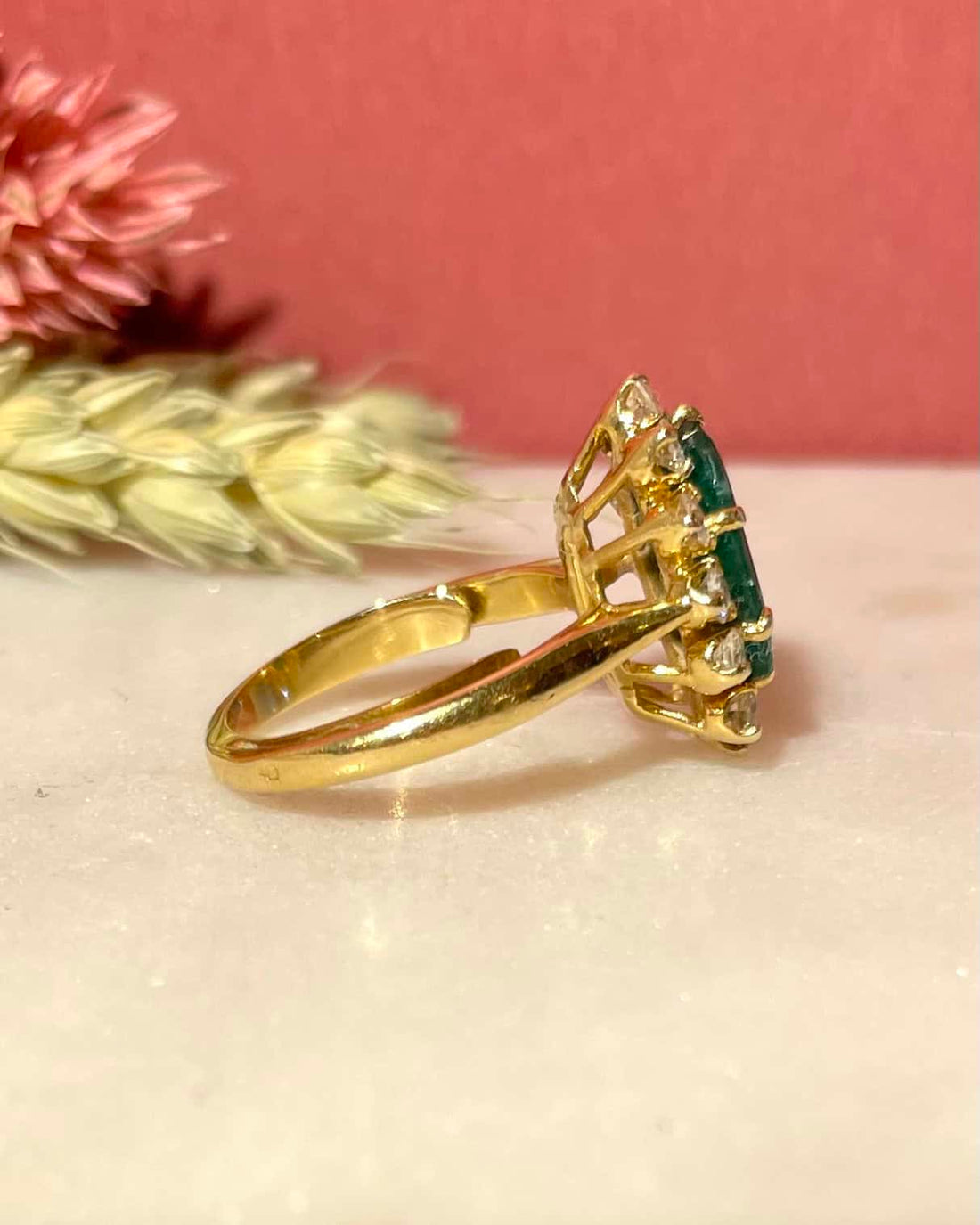 Bague Marguerite Émeraude 1.40 Carat &amp; Diamants &quot;Pippa&quot; - Elliade Paris