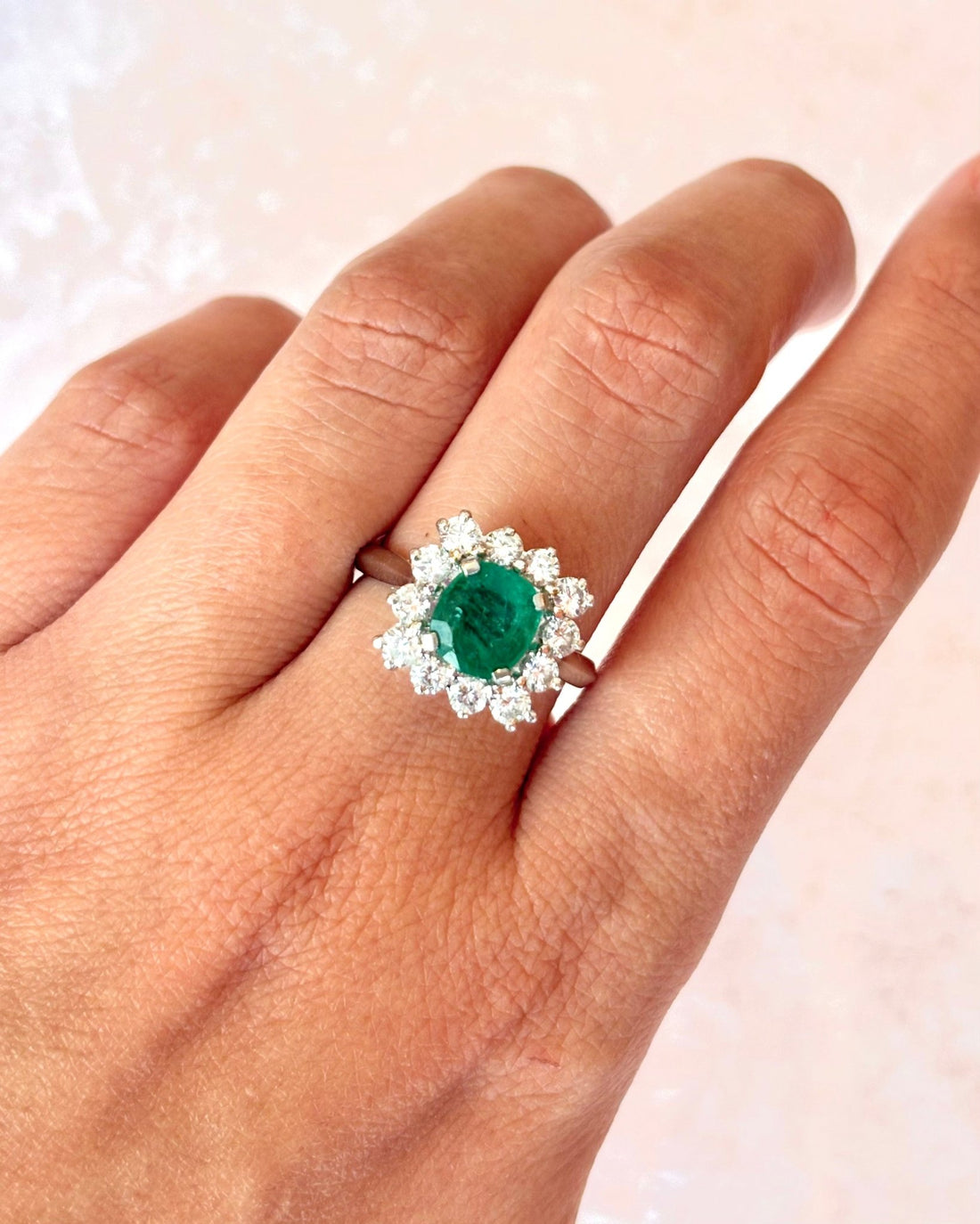 Bague Marguerite Émeraude 1.45 carat &amp; Diamants 0.60 carat "Lisa" - Elliade Paris